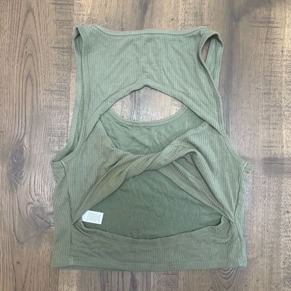 AERIE Green Ribbed Open Back Tank Top Size Medium Workout Athleisure - Picture 2 of 3